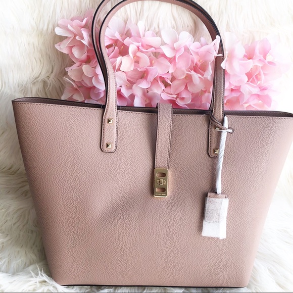 Michael Kors Handbags - NWT Michael Kors Karson Large Leather Tote